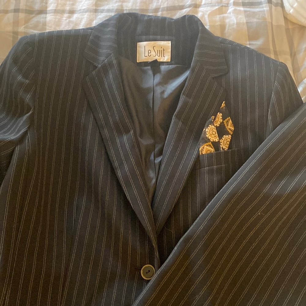 Le suit Tailored pinstripe ladies size 16 suit